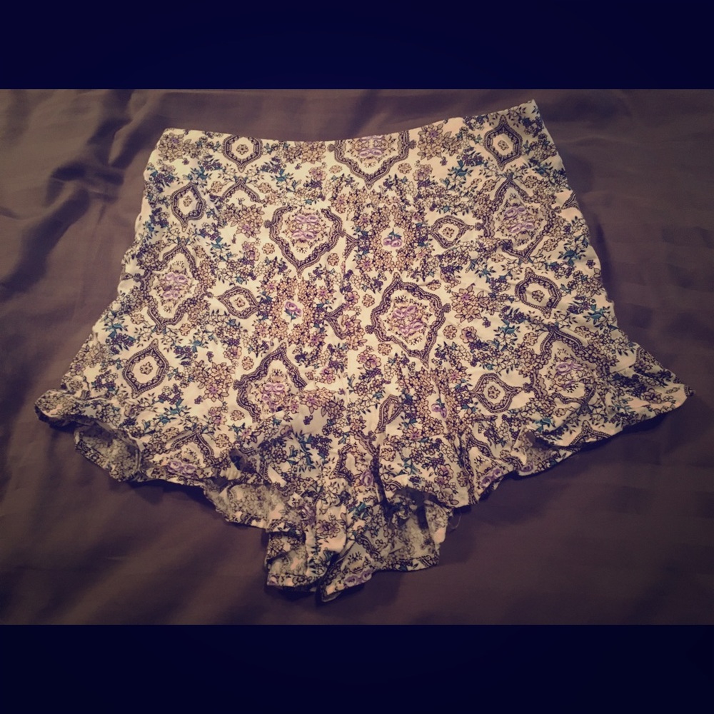 Ruffled printed shorts